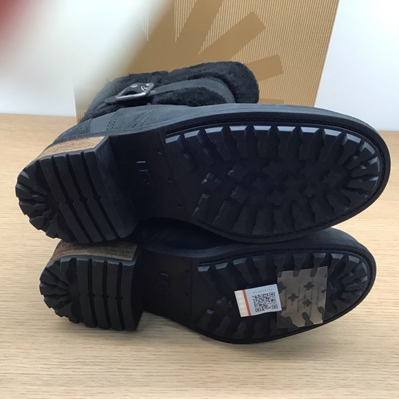 Brand new Authentic UGG Australia Blayre II leather - Picture 5 of 14